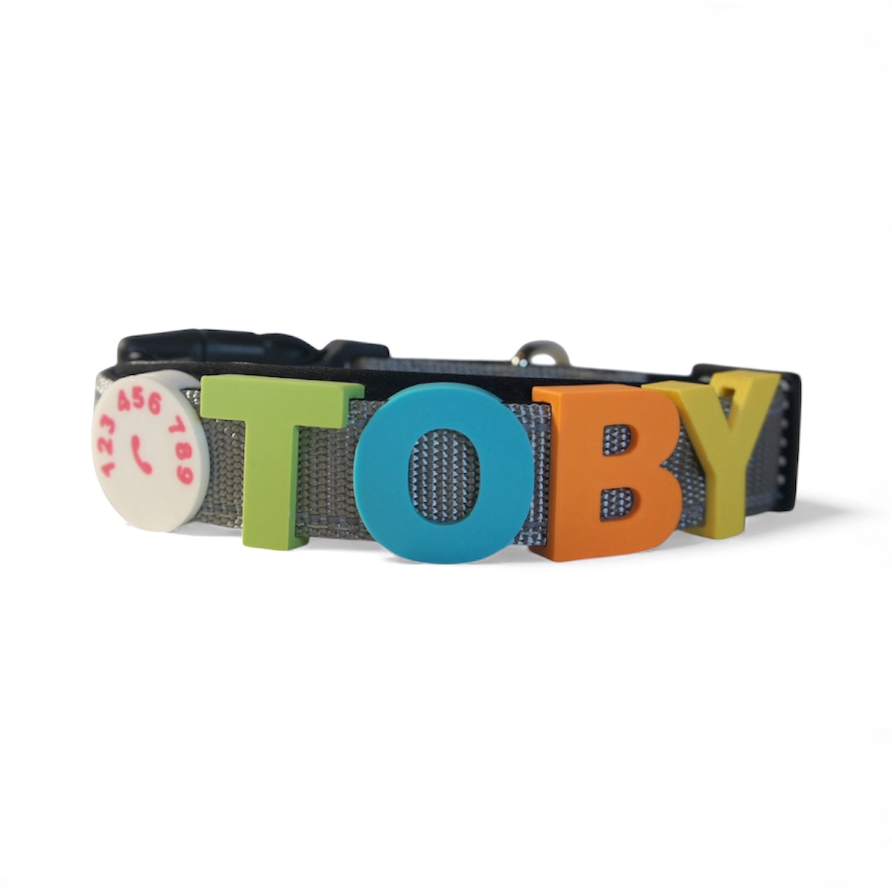 Collar de perro con palabra TOBY en colores
